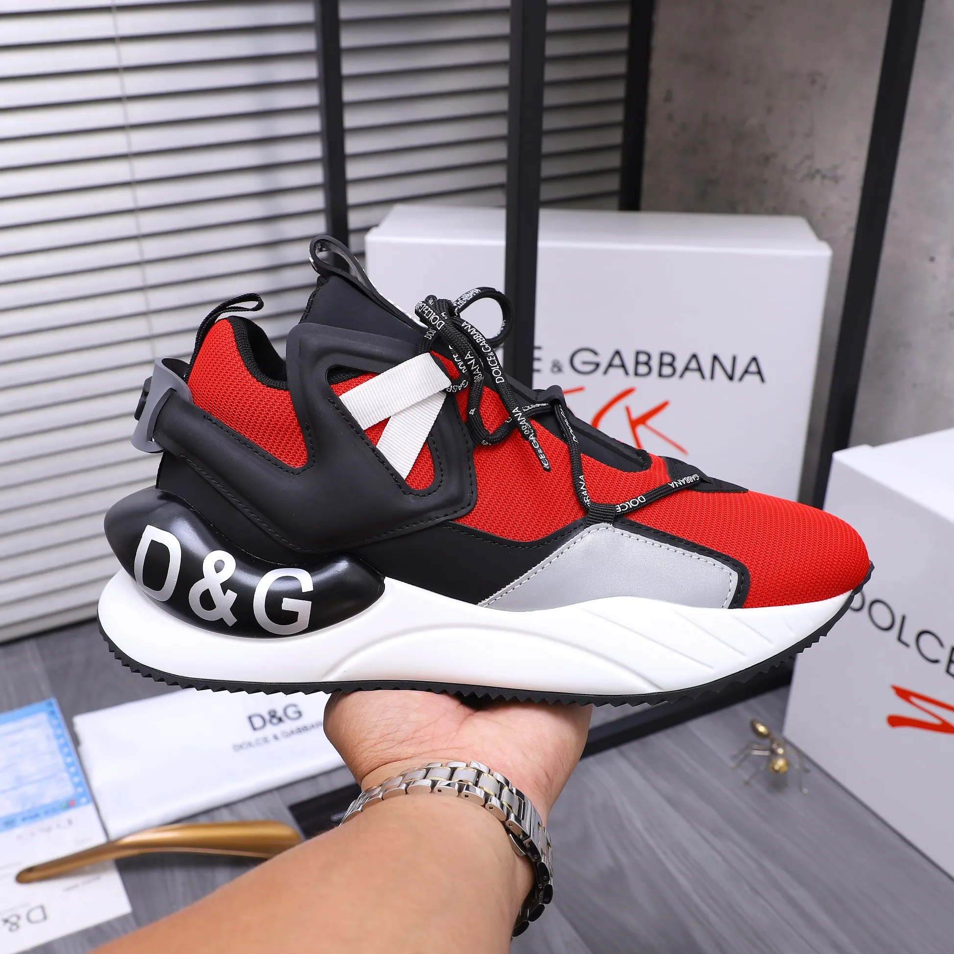 Men's shoes 💰540 Product trademark: DG (Dolce & Gabbana) couple's casual shoes Regular size: 36-46 Product materials: Selected fly woven breathable upper, mesh lining, cowhide insole, original outsole